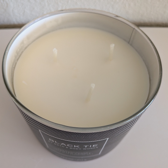 BBW Black Tie 3 Wick Candle Home Fragrance - Picture 2 of 3